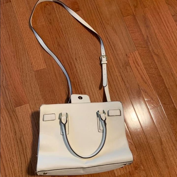 White purse - Picture 1 of 3